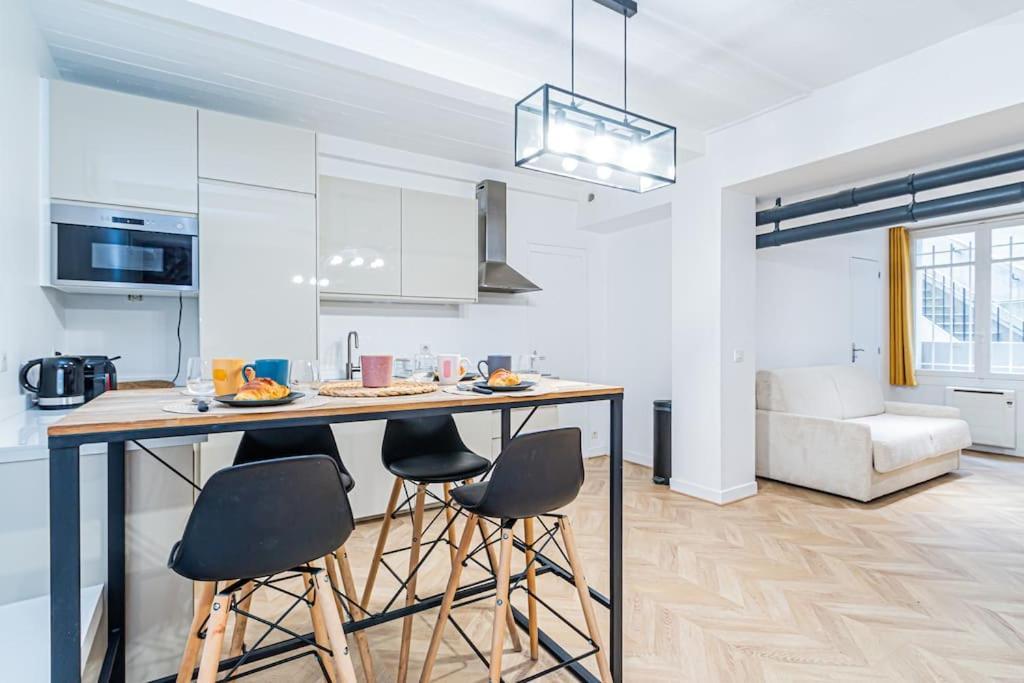 6 Personnes Montmartre Paris